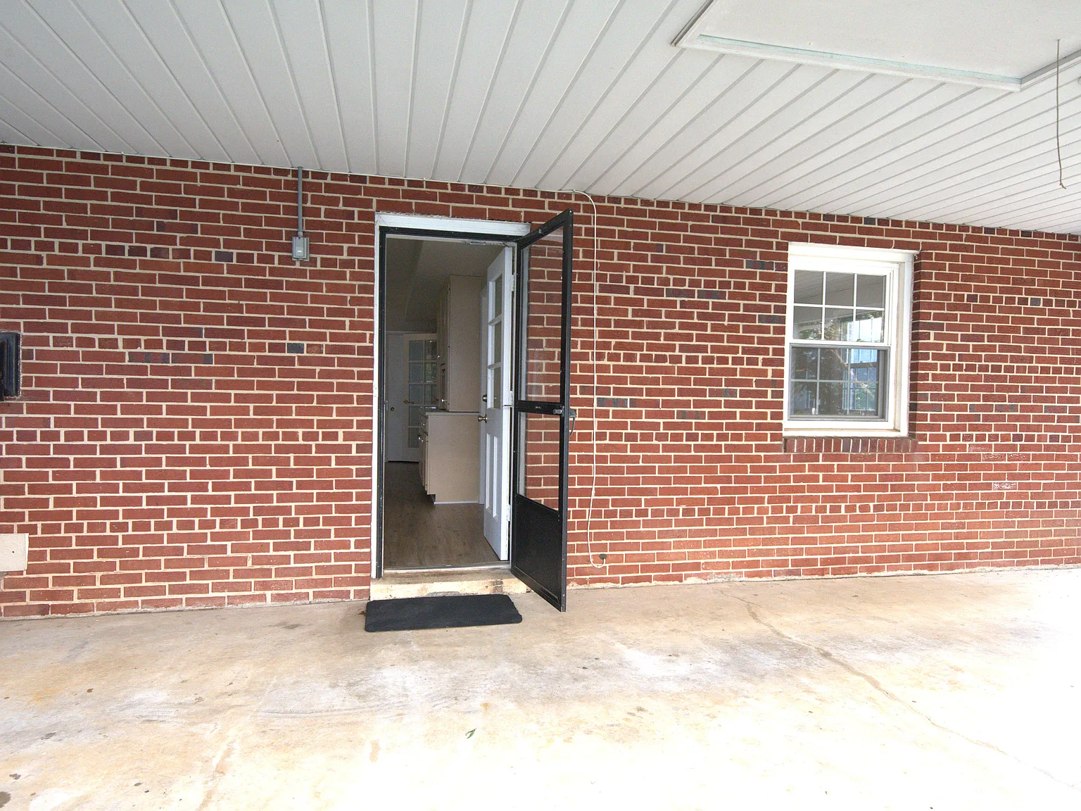 5 bed, 2.5 bath, 2576 sqft, $4,700 — Photo 4