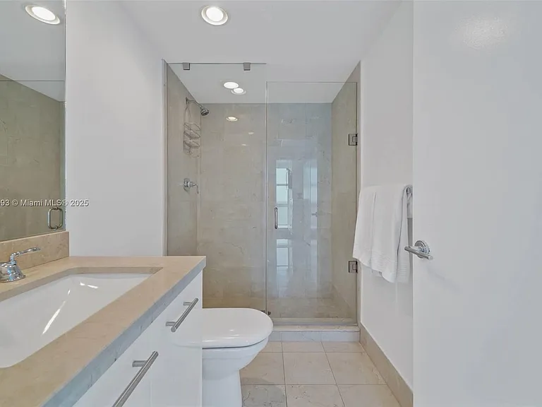 6801 Collins Ave #1204/1217 — Photo 22