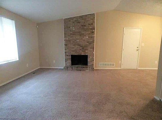 4th image of 2990 Forestside Ln