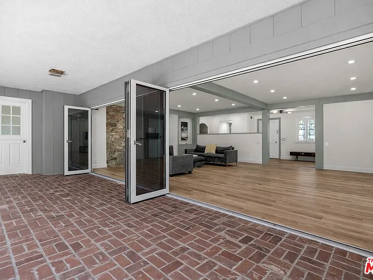 926 N Alpine Dr — Photo 13