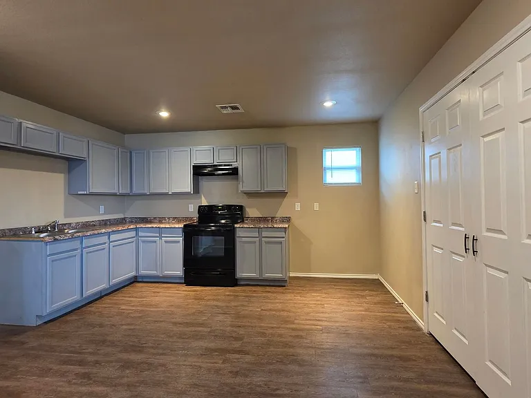 503 E Rice St — Photo 7