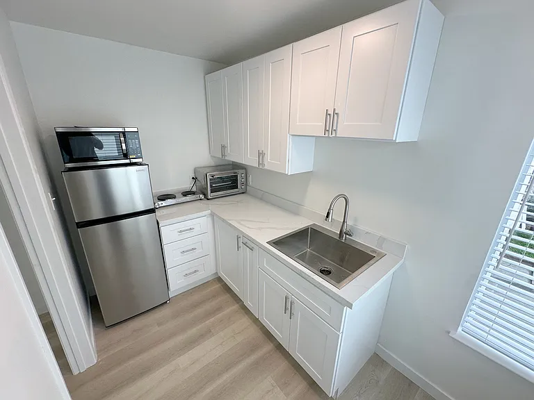 2435 Haste St #6 — Photo 5