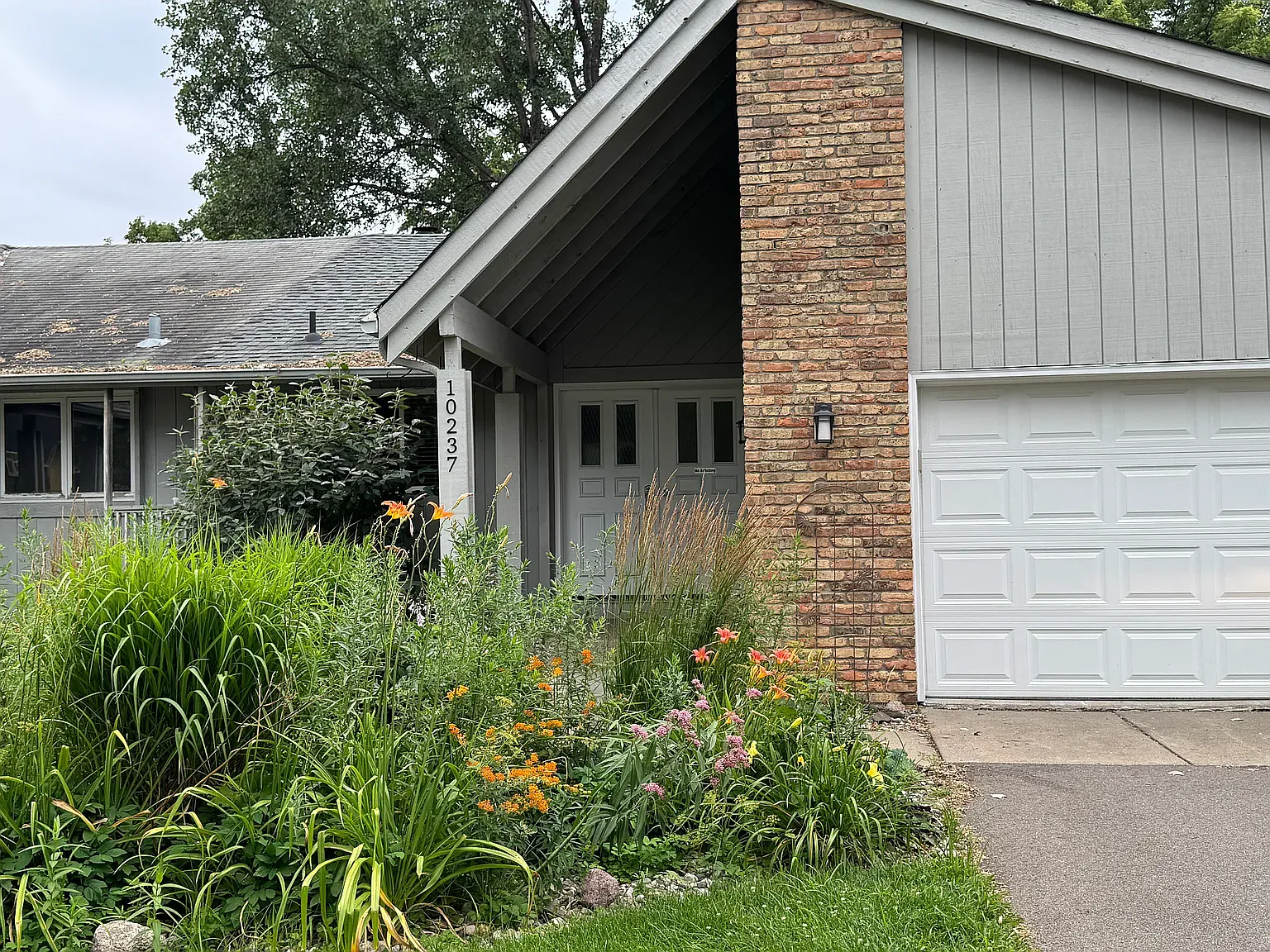 4 bed, 1922 sqft, $2,900 — Photo 2