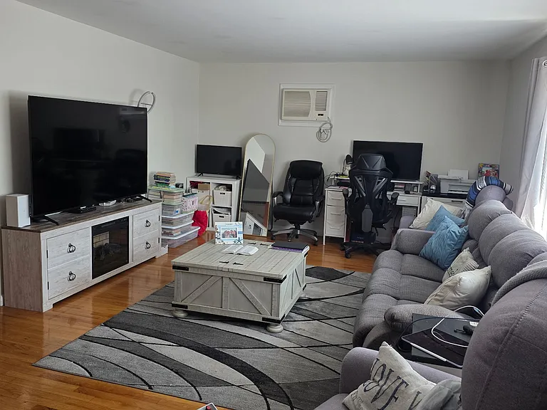 250 Meadow Ln #2 — Photo 6