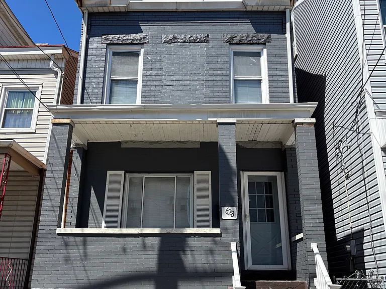 628 Edmond St — Photo 1