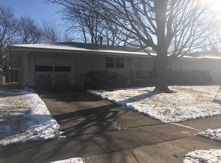 1211 Rutledge Rd, Bloomington, IL 61704