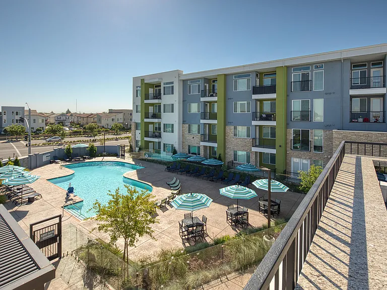Zeta Luxury Apartments — Photo 29