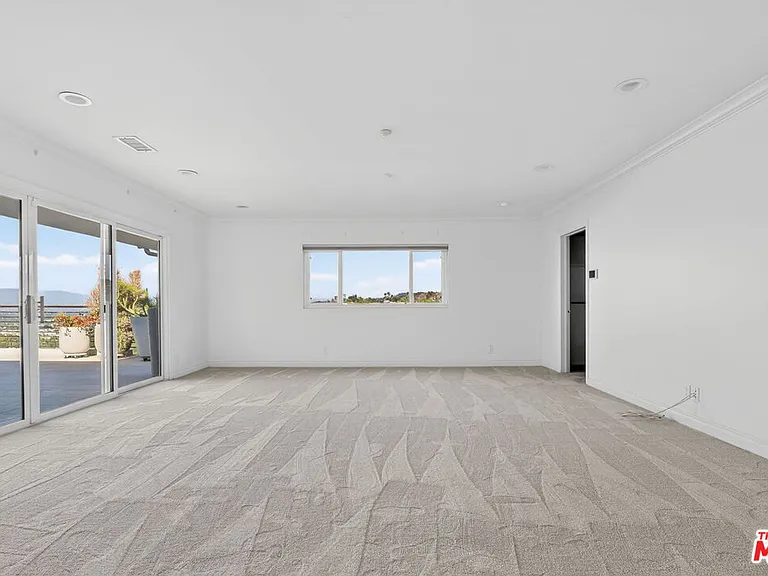 4186 Regal Oak Dr — Photo 34