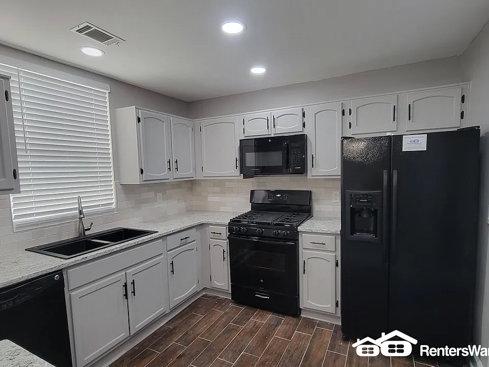 4025 Hancock Cir