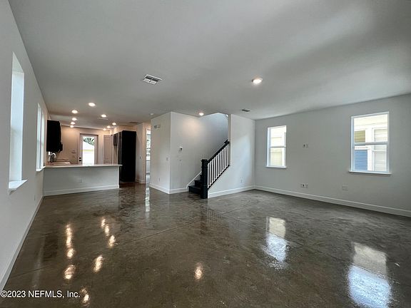 3rd image of 317 E 9TH Street