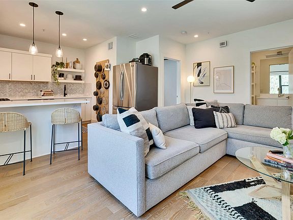 5th image of 1128 Chicon St #201