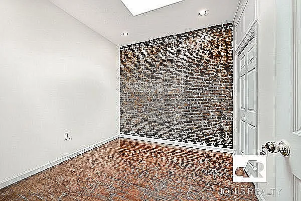 Rented by Jonis Realty | media 3