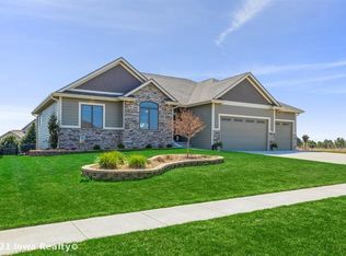 16210 Brookview Dr, Urbandale, IA 50323