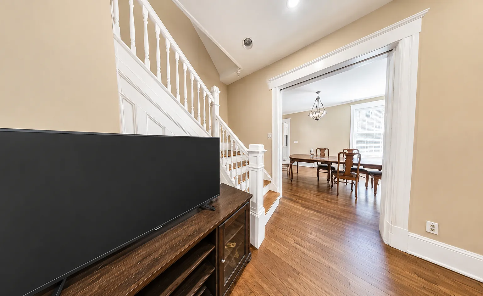 1826 Ingleside Terr NW — Photo 3