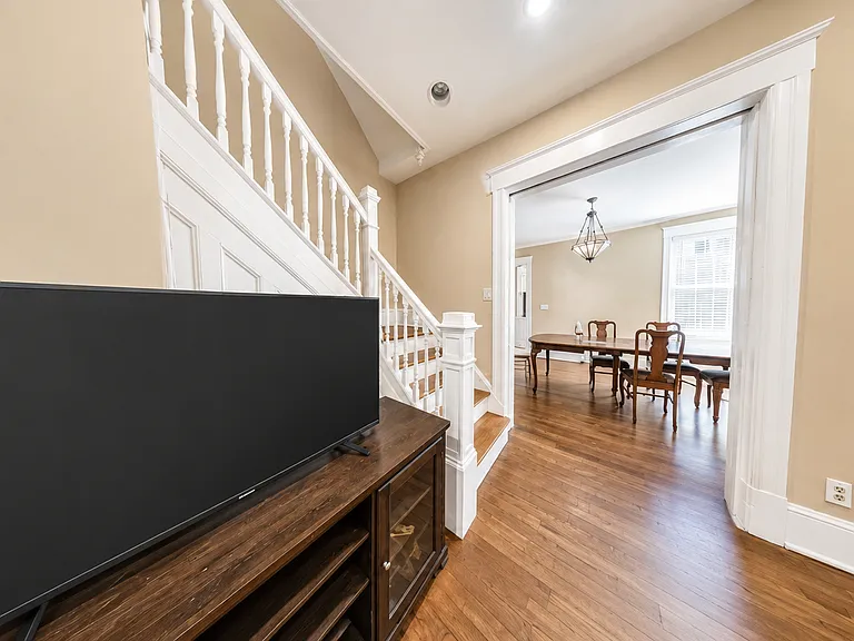 1826 Ingleside Ter NW — Photo 3
