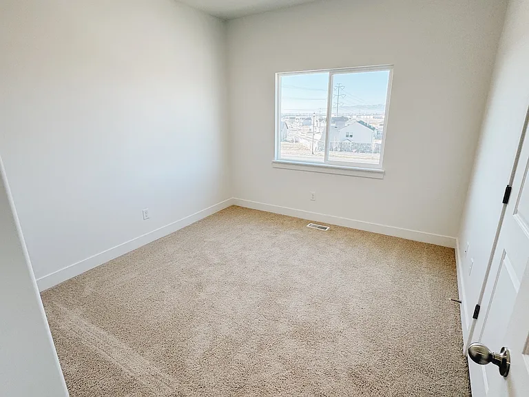 1587 N 1870 E — Photo 12