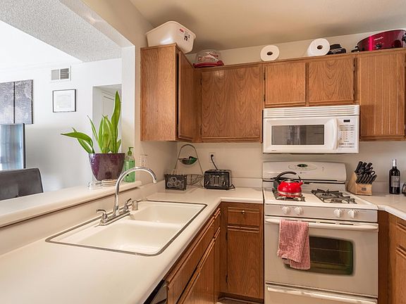 5th image of 23625 Del Monte Dr Unit 308