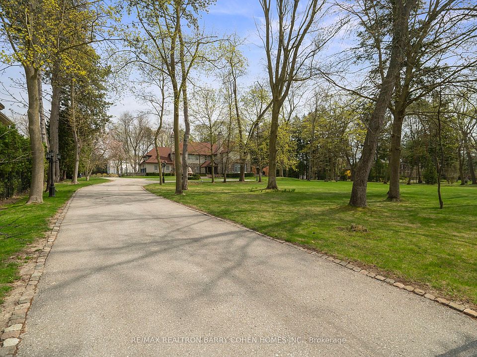 1st image of 15 Park Lane Cir