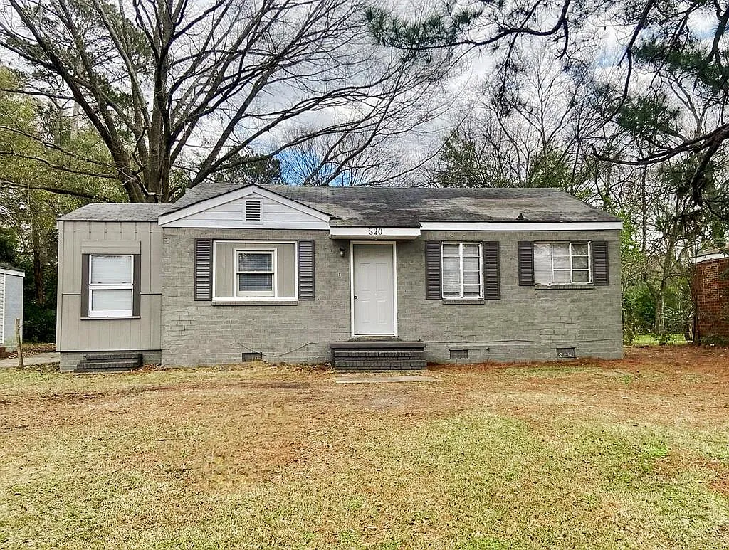 820 Harbison Dr photo 1