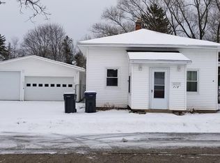 318 Lawndale Ave, Algoma, WI 54201