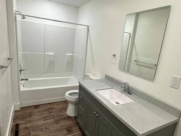 413 N Frederick St — Photo 4