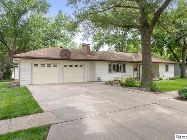 214 4th St, Milford, NE 68405
