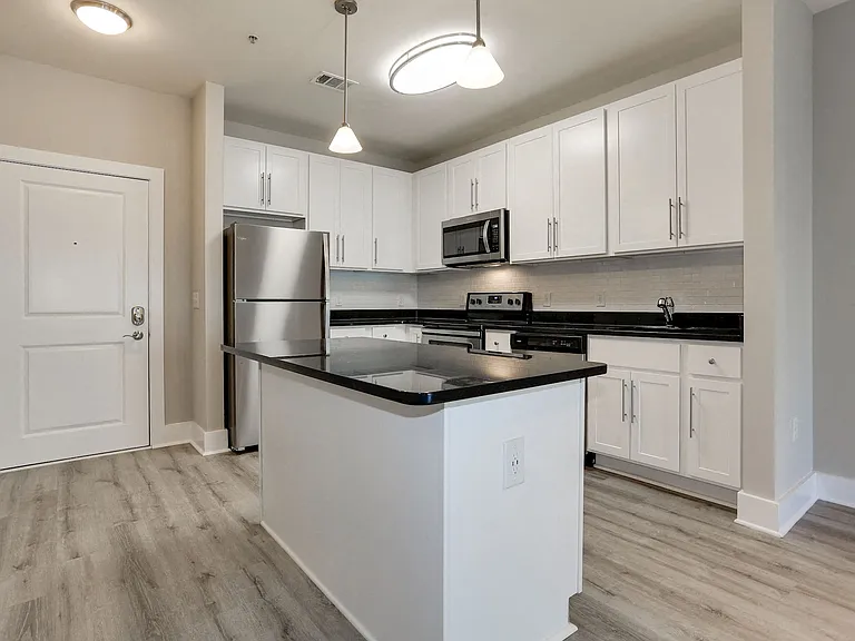 800 Carlyle — Photo 32