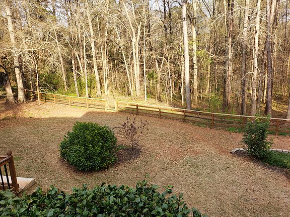4th image of 1409 Dartmoor Ln SE