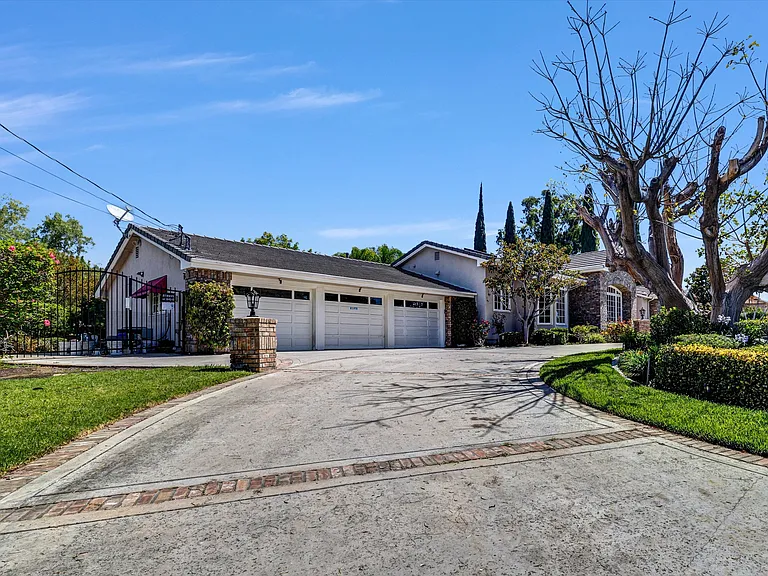 19077 Oriente Dr — Photo 3