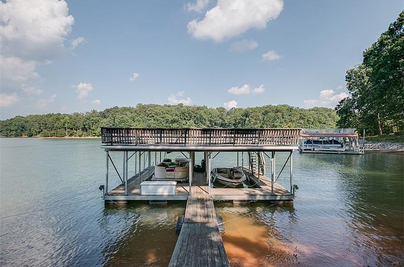 1st image of 3441 Shoreland Dr
