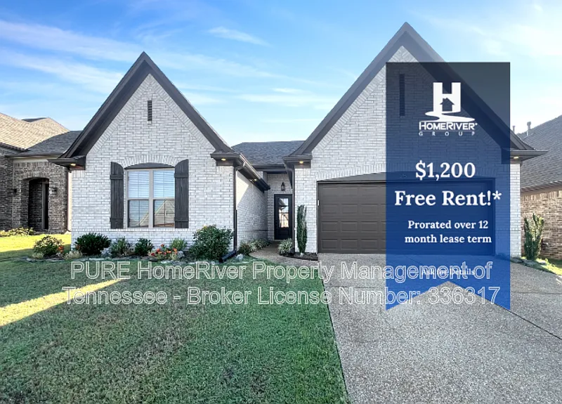 25 Briar Hollow Ln
