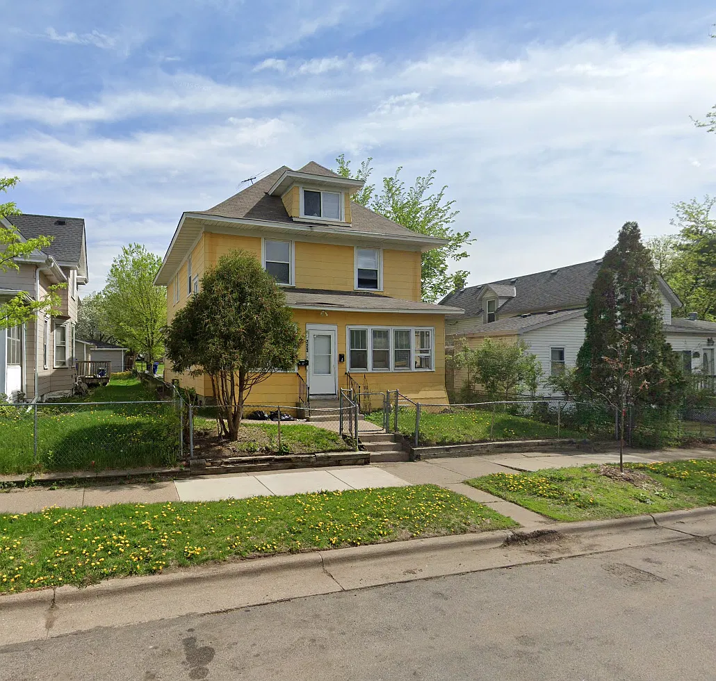 4 bed, 1.0 bath, $1,895 — Photo 1