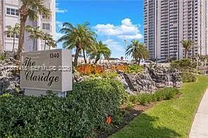 Claridge Condo — Photo 2