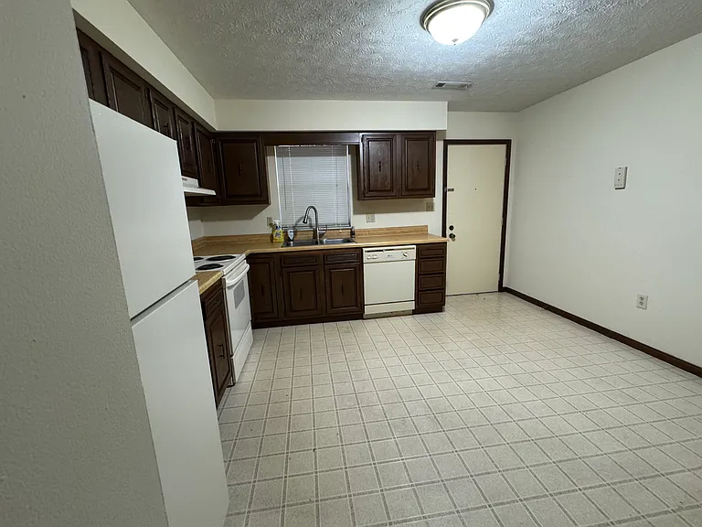8 Garden Ln #C — Photo 9