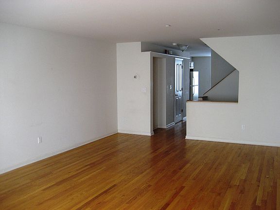 5th image of 9 Harbor Pointe Dr