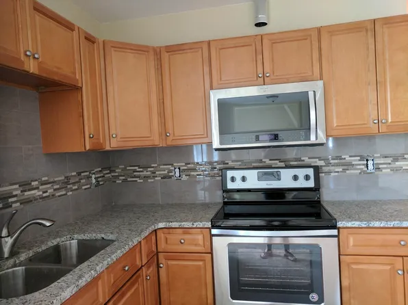 114 Winfield St, Worcester, MA 01602