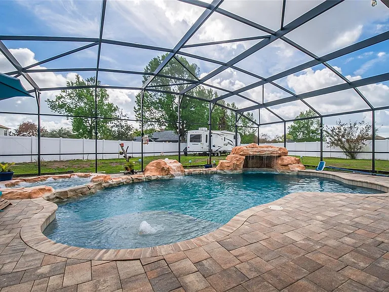 554 Bristol Cir — Photo 41