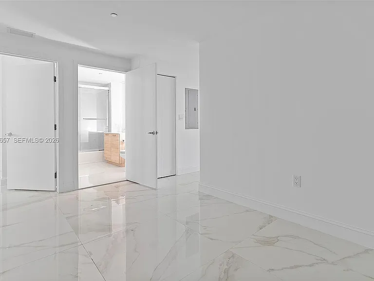 16385 Biscayne Blvd #717 — Photo 8