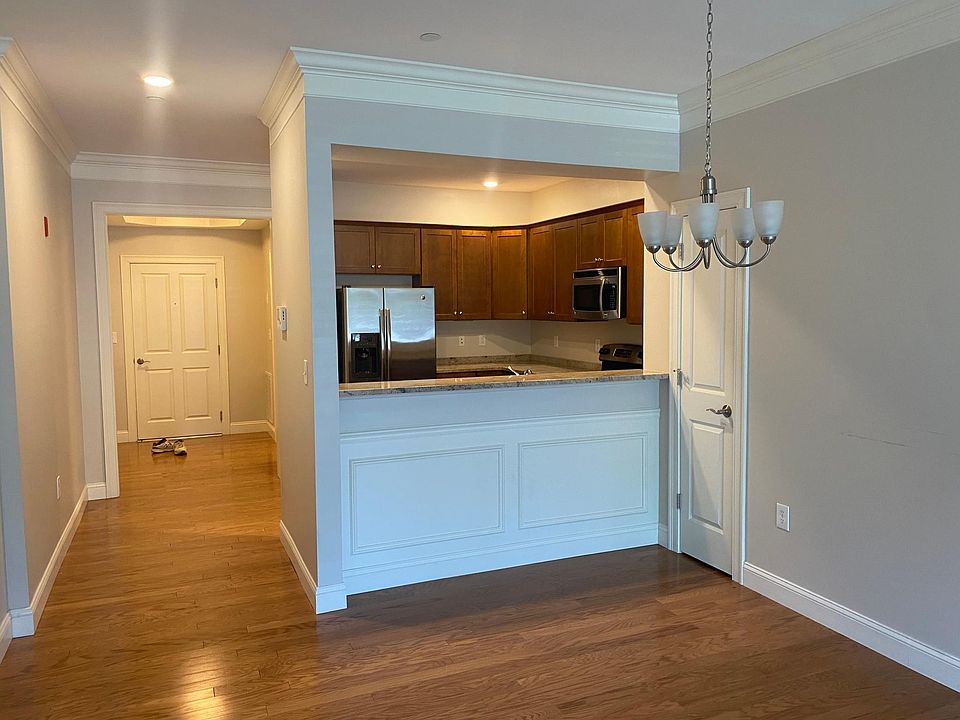 2nd image of 12 Braemoor Woods Rd #105