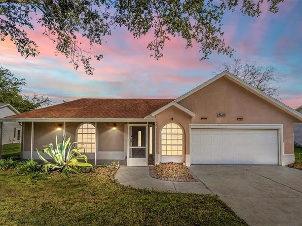 2502 Loch Ness Ct, Leesburg, FL 34788