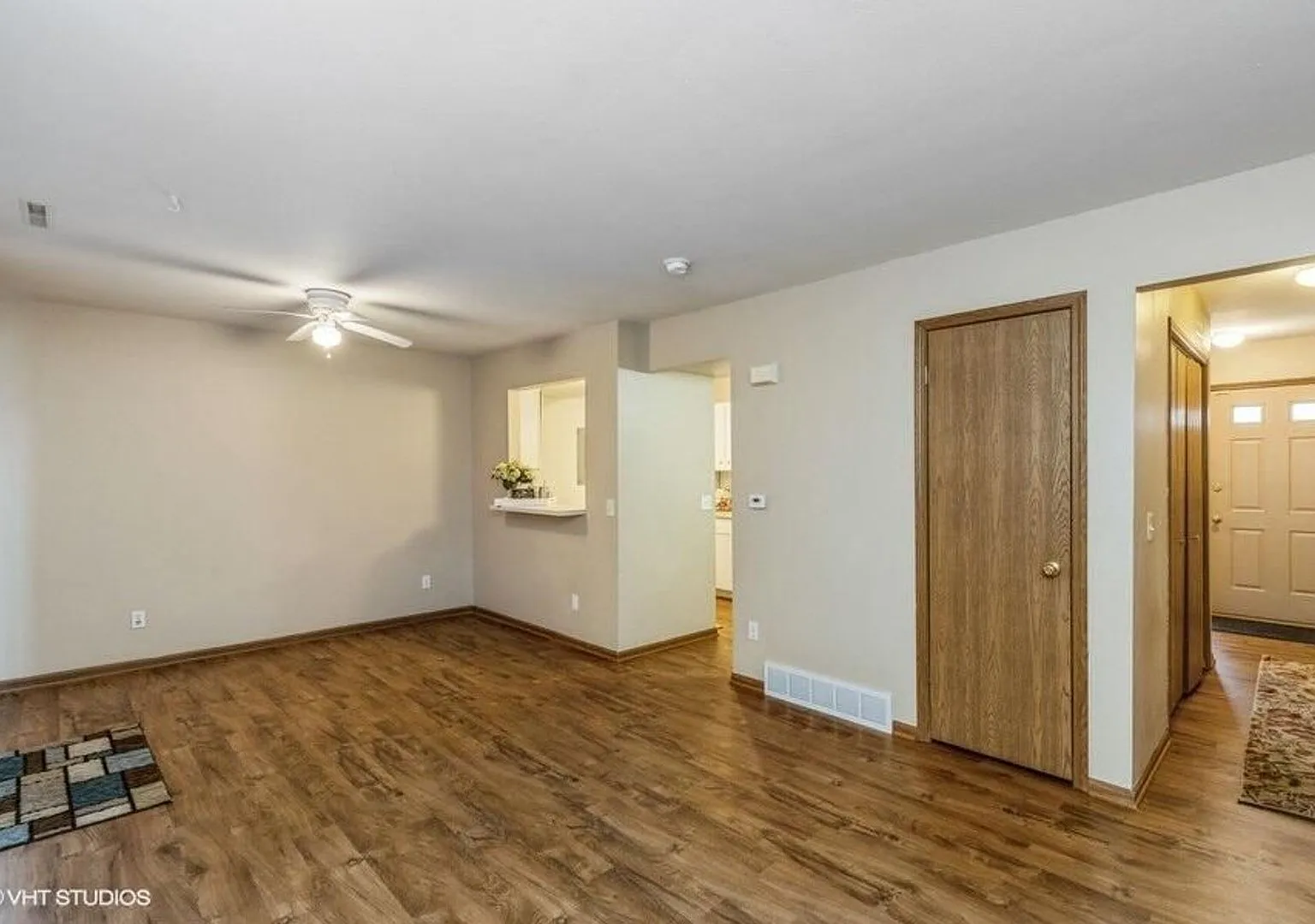 Super cute, 2 story townhome in West Ames — Photo 4