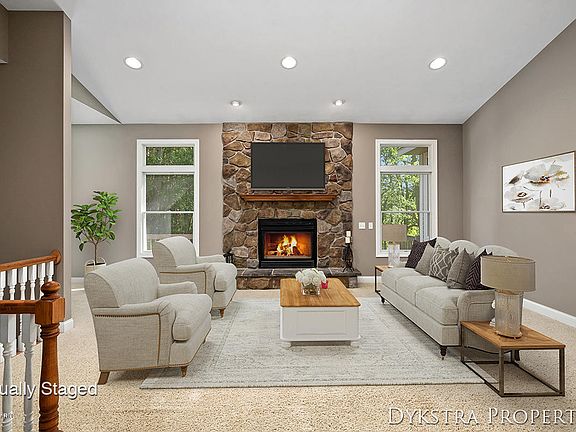 4th image of 9334 Cedar Pines Ln NE