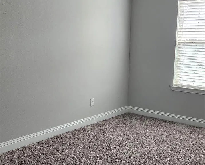 702 Amber Dr — Photo 14