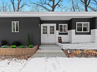 2566 Harrington Rd, Rochester Hills, MI 48307