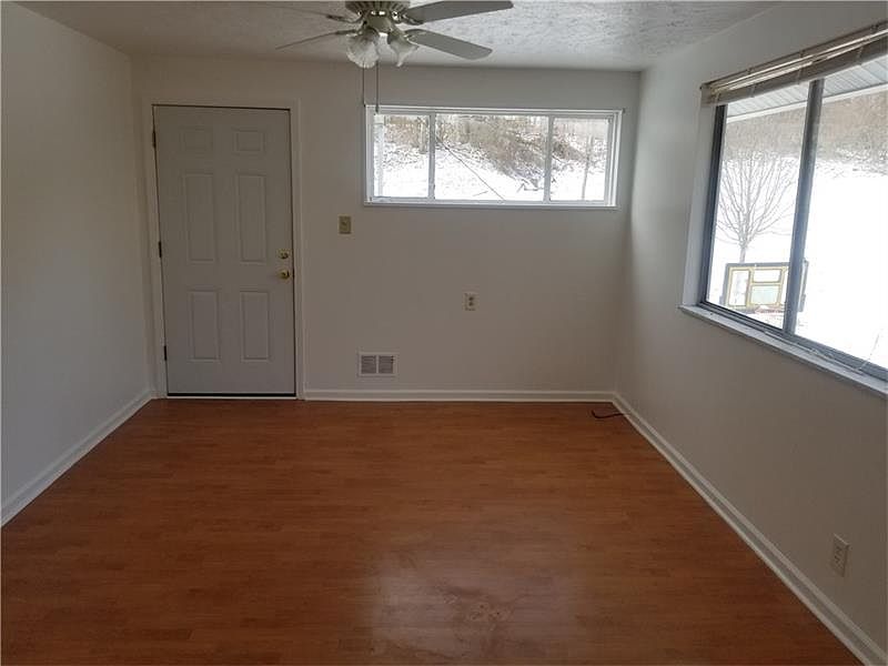 2nd image of 1289 Blackadore Ave