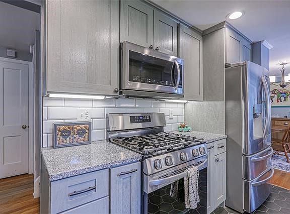 4th image of 1284 W Gregory Blvd