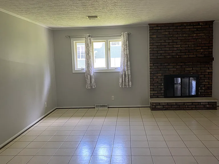 825 Ashland St — Photo 12