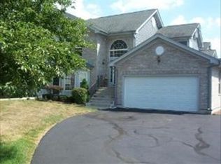 516 Kresswood Dr #D, McHenry, IL 60050