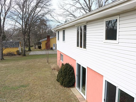 3rd image of 422 Meadowview Dr