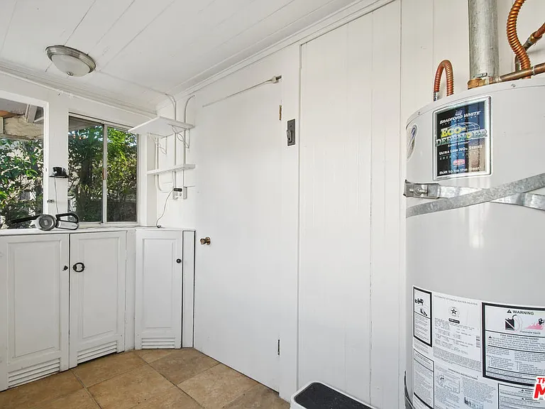 1238 N Gardner St — Photo 7